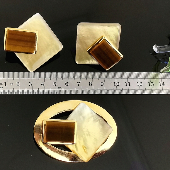 Vintage FAC/Butler Unsign gold tone mother of pearl/tiger eye brooch earring set - Picture 6 of 10